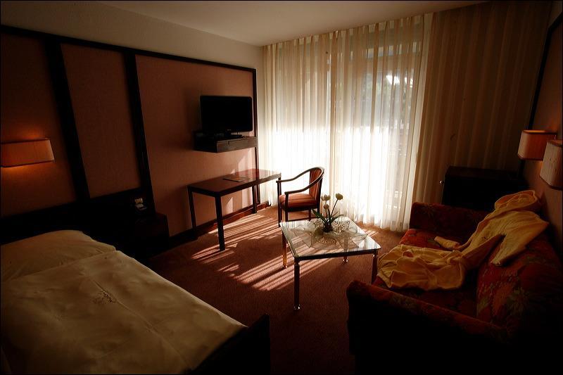 莫科尼帕莱斯Spa酒店 巴特维尔德巴德 客房 照片